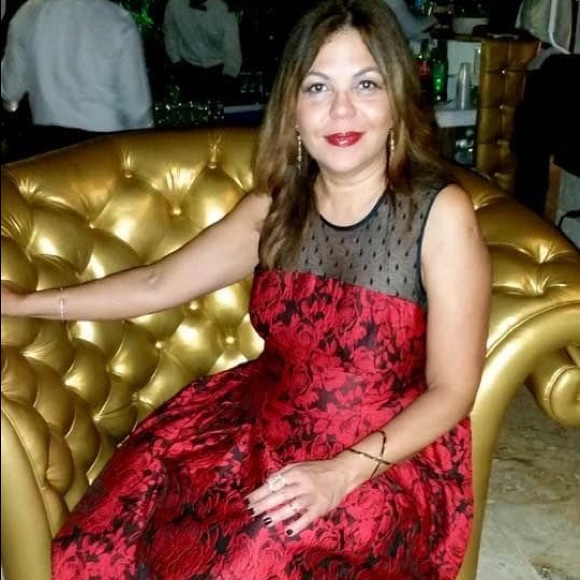 Meet your Posher, Ana - Picture 2 of 2